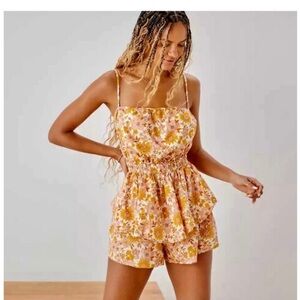 NWT American Eagle Neutral Mustard Floral Ruffle
Romper Size Large